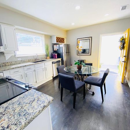 No Ho Yellow Door Bungalow Tampa Ngoại thất bức ảnh