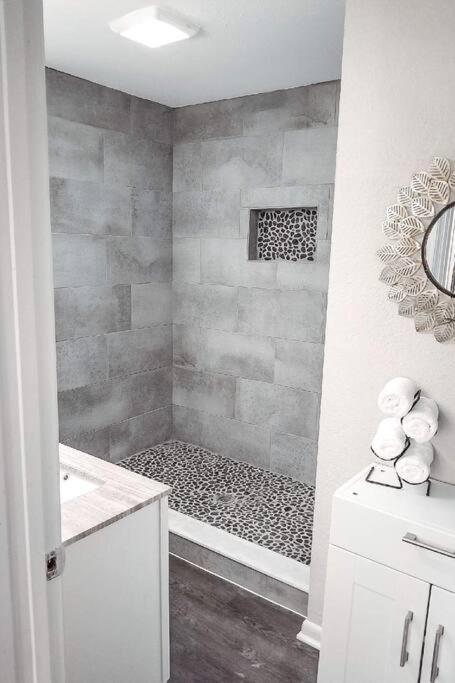 No Ho Yellow Door Bungalow Tampa Ngoại thất bức ảnh