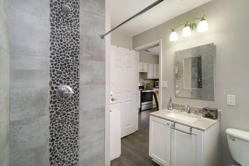 No Ho Yellow Door Bungalow Tampa Ngoại thất bức ảnh