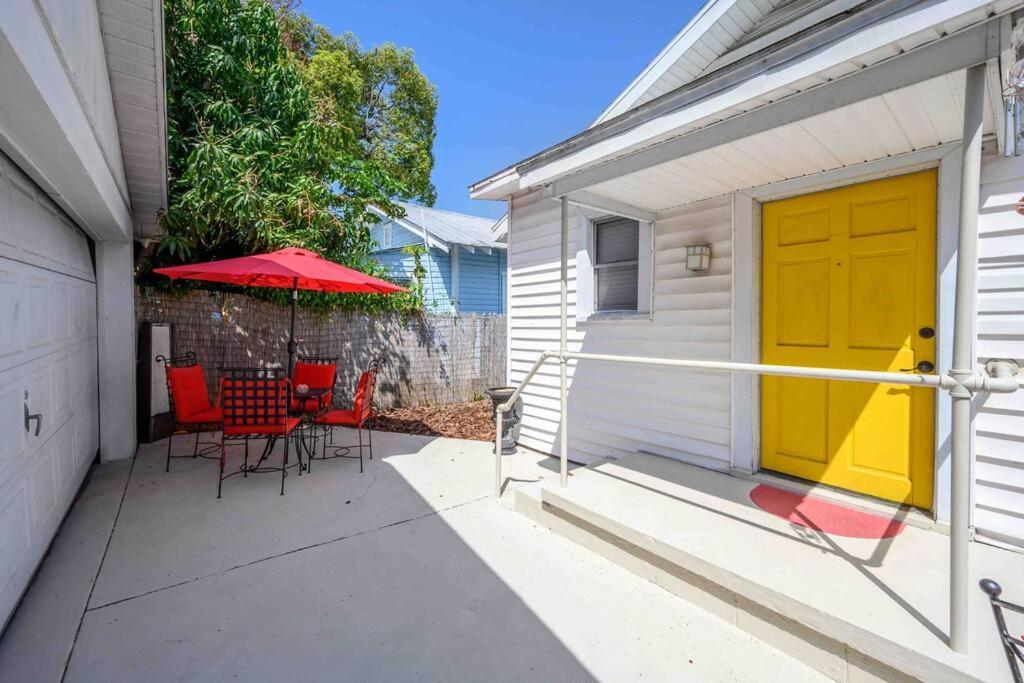 No Ho Yellow Door Bungalow Tampa Ngoại thất bức ảnh