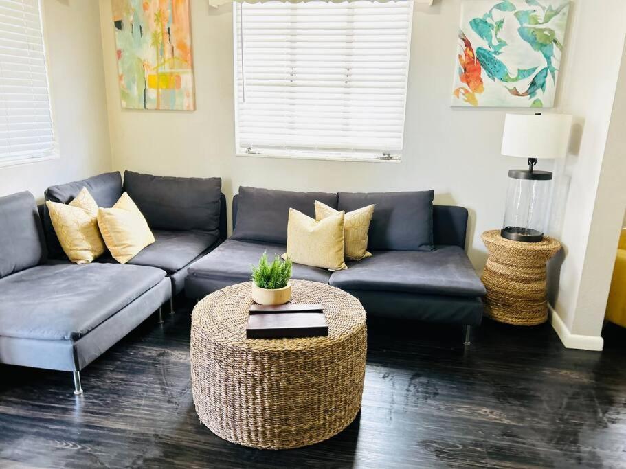 No Ho Yellow Door Bungalow Tampa Ngoại thất bức ảnh